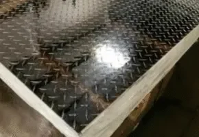 Plat Baja Plat Bordes